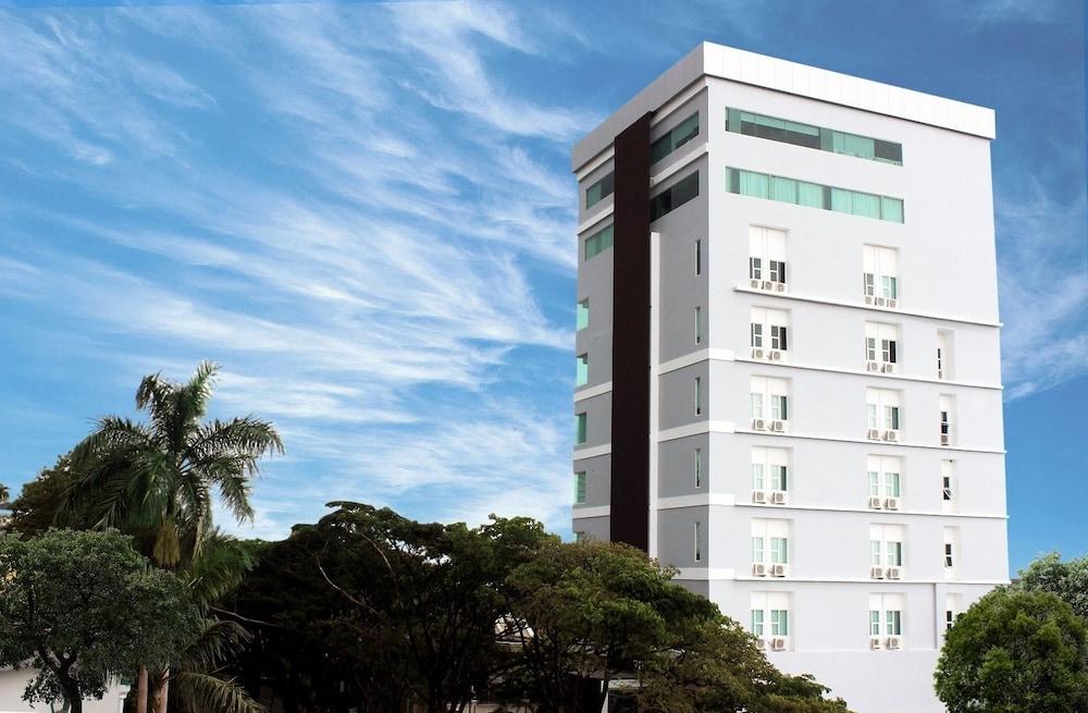 Demelia Hotel Makasar Zewnętrze zdjęcie