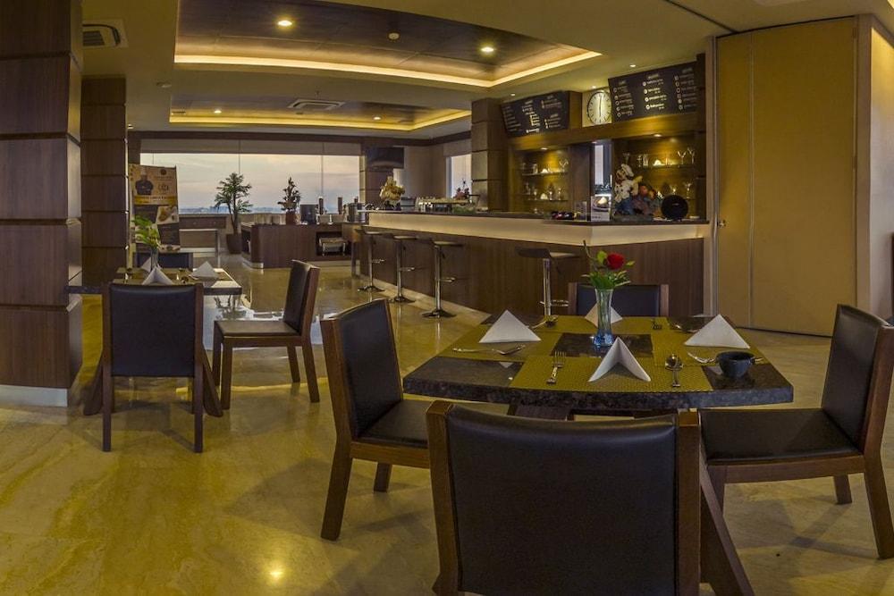 Demelia Hotel Makasar Zewnętrze zdjęcie