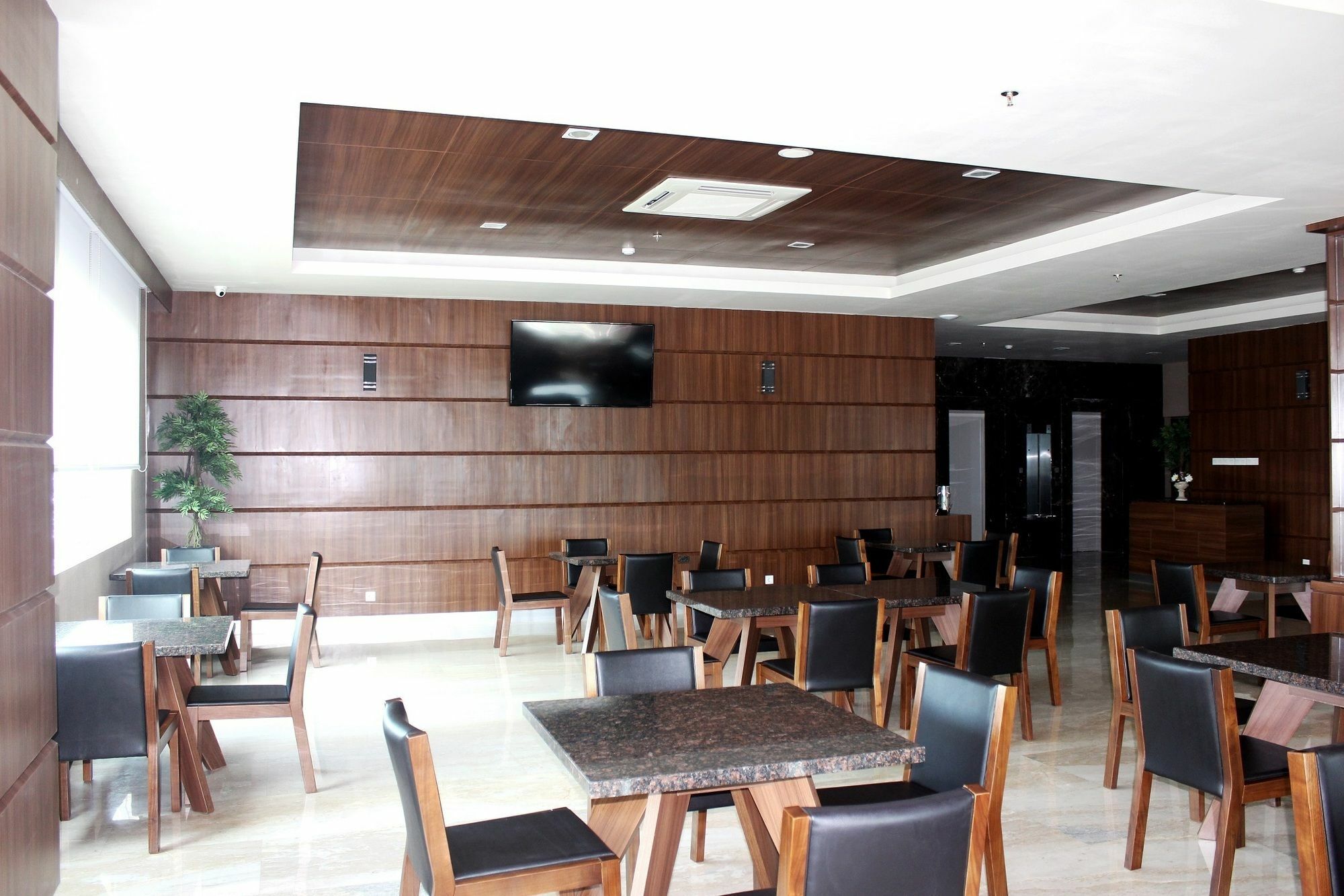 Demelia Hotel Makasar Zewnętrze zdjęcie
