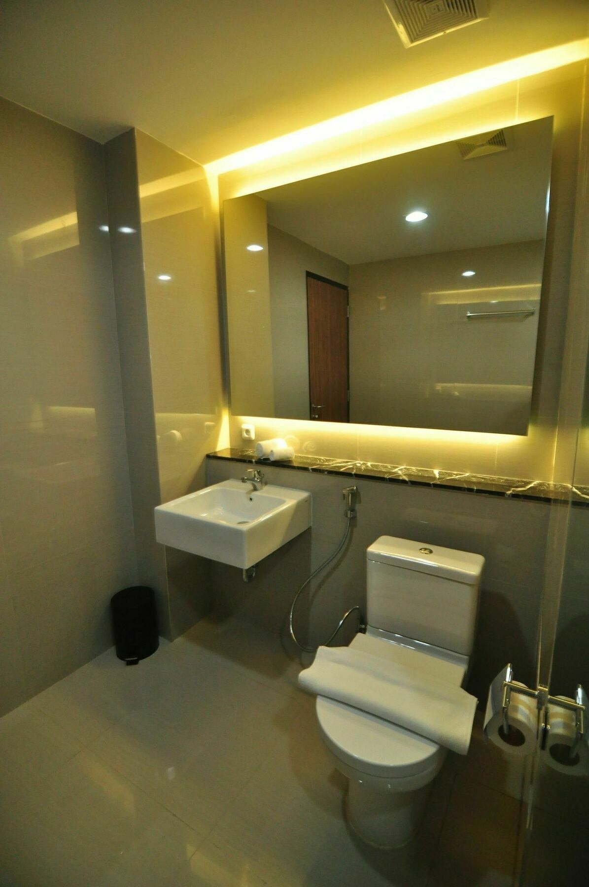 Demelia Hotel Makasar Zewnętrze zdjęcie